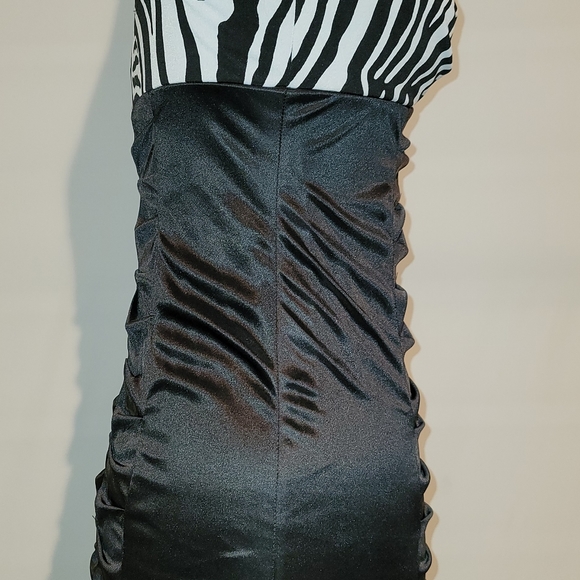 Pompous girly zebra top with ruffles - Picture 2 of 6